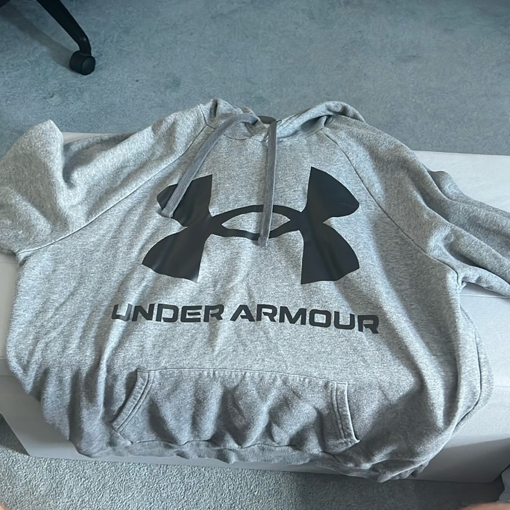 Under armor mens sweatshirt!!!